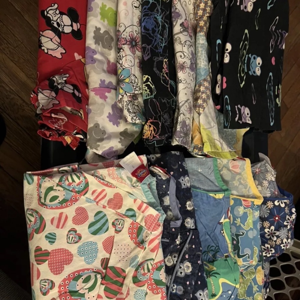 Scrub tops - Picture 3 of 7
